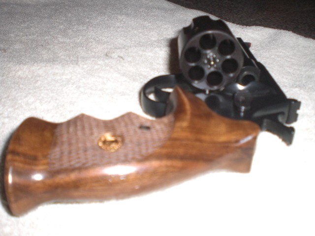 Revolver Alfa Proj mod.3541 4''  cal. 357 brunito, catalogo 17736, sportivo.